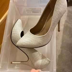 River berry heels size 8